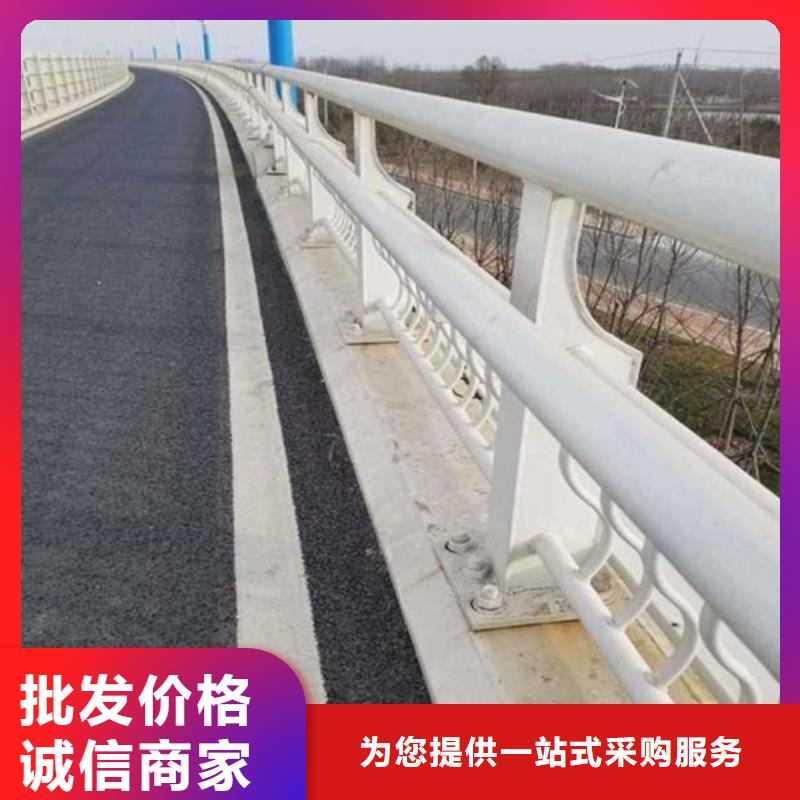 有現(xiàn)貨的防撞護欄供貨商精益求精