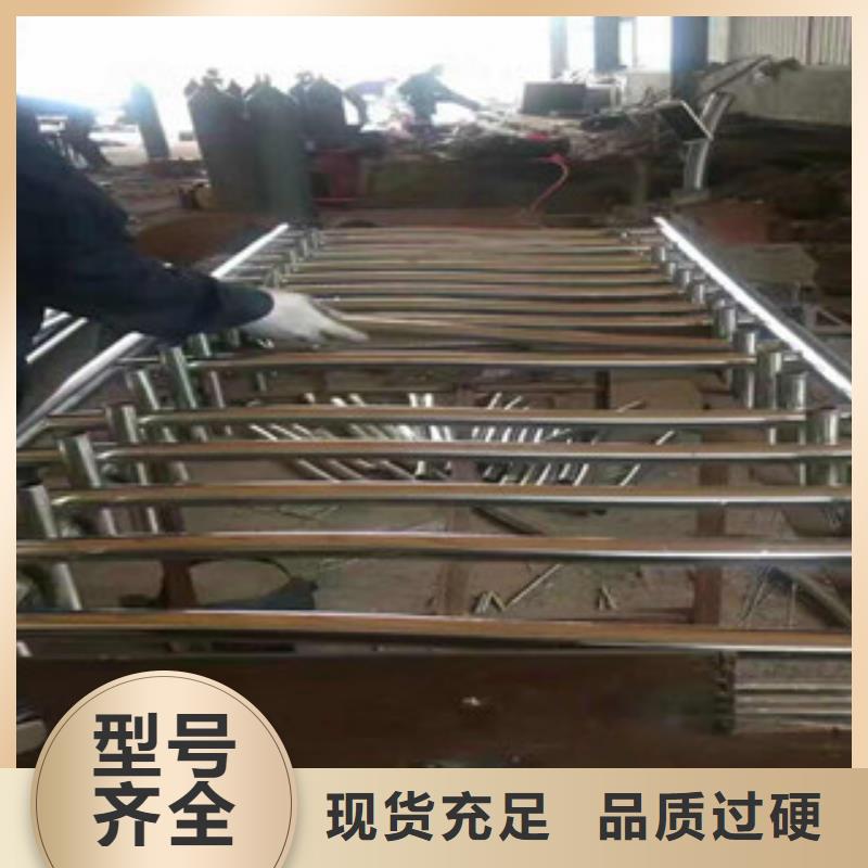本地的防撞護(hù)欄欄桿  立柱生產(chǎn)廠家品質(zhì)服務(wù)誠信為本