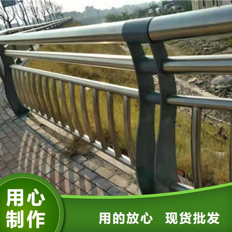 交通護(hù)欄存貨充足為品質(zhì)而生產(chǎn)