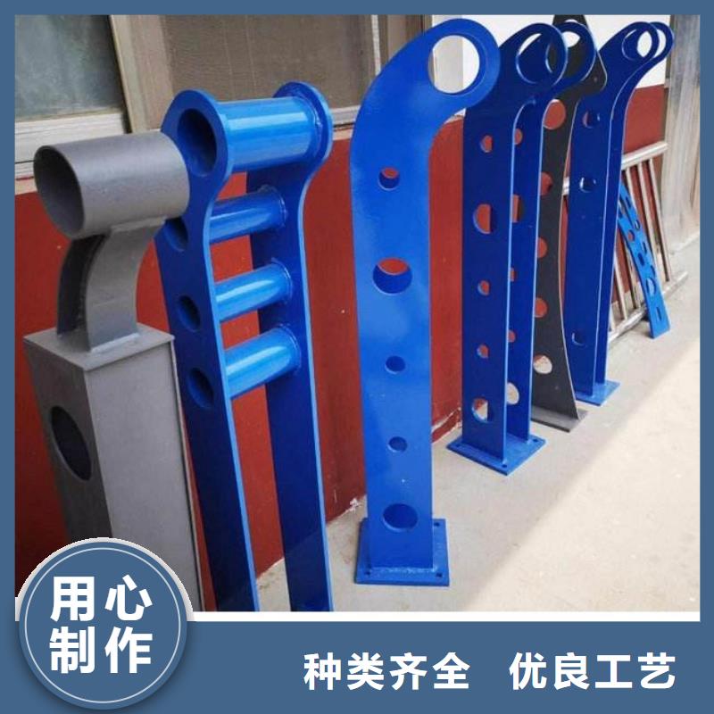 中央防撞護(hù)欄實(shí)體廠家