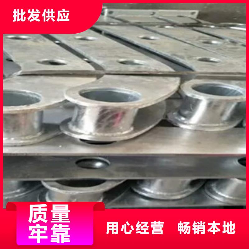 201內(nèi)襯碳素鋼復(fù)合管欄桿實(shí)用性強(qiáng)