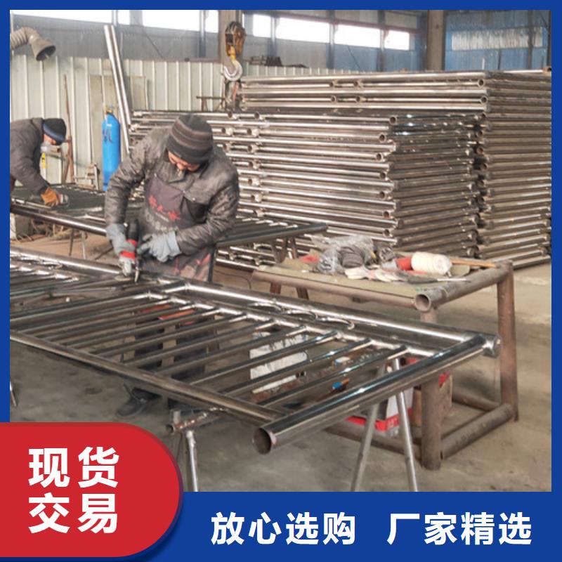 不銹鋼碳素鋼復(fù)合管橋梁河道護欄定制