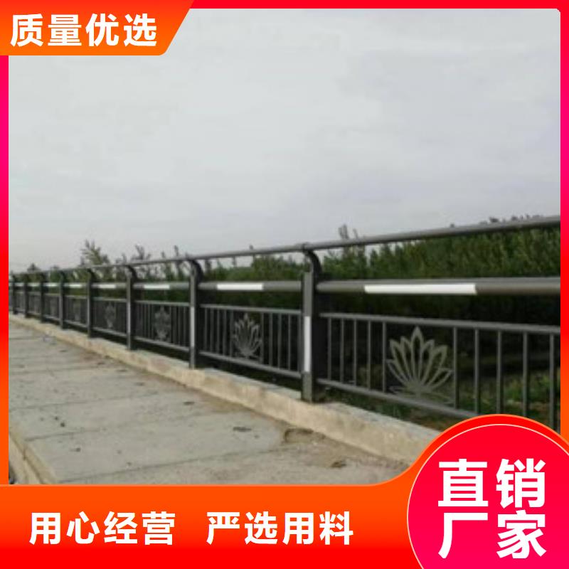 木紋轉(zhuǎn)印欄桿做工精細(xì)