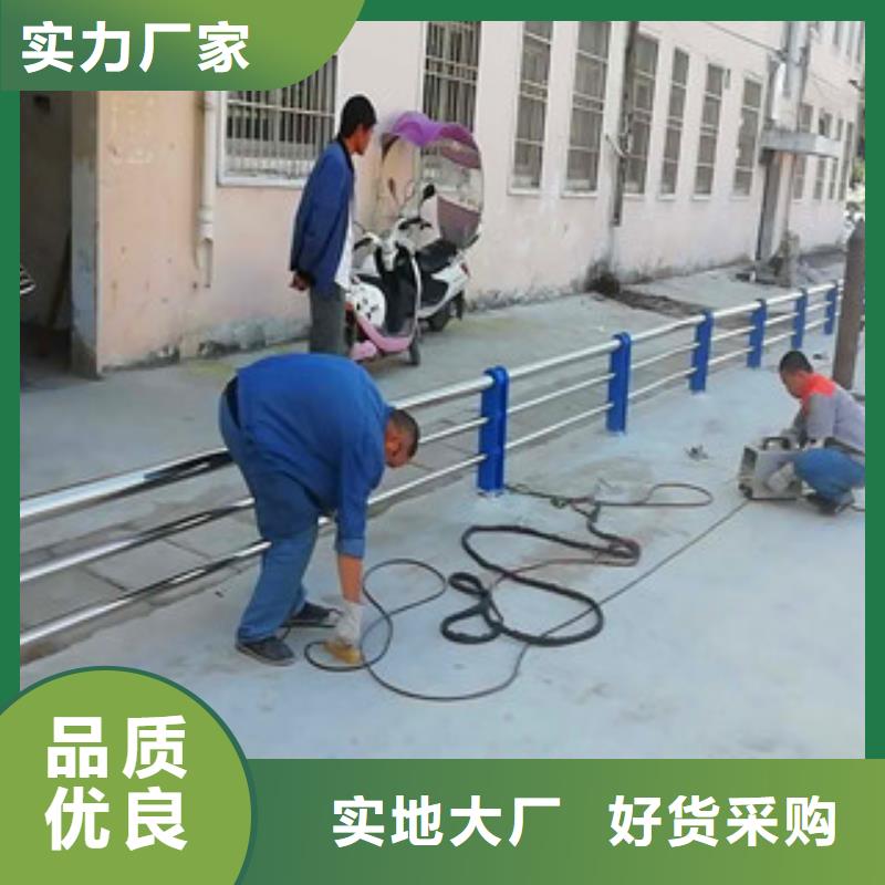 福建省泉州经营市护栏钢板立柱工厂低价销售-山东亮洁护栏