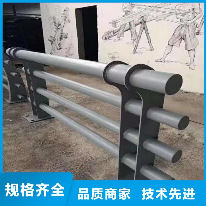 河南周口专业生产N年展鸿三层防腐喷塑防撞护栏价格实惠