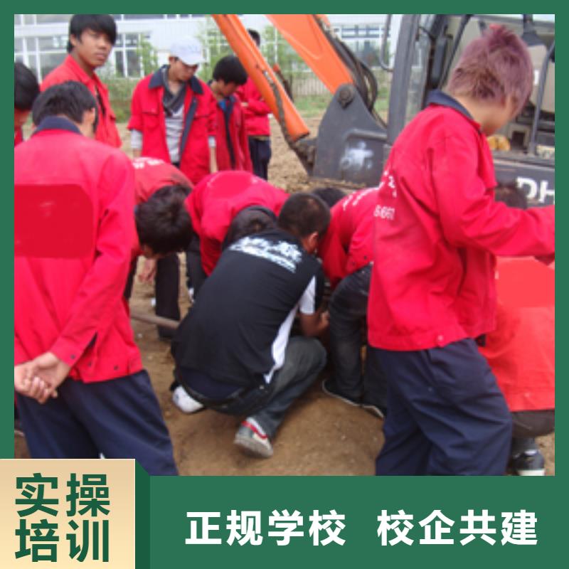 挖掘機駕駛學校怎么報名