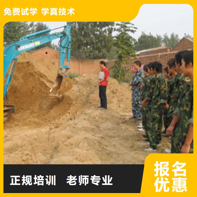【挖掘机培训】虎振学校怎么报名就业前景好