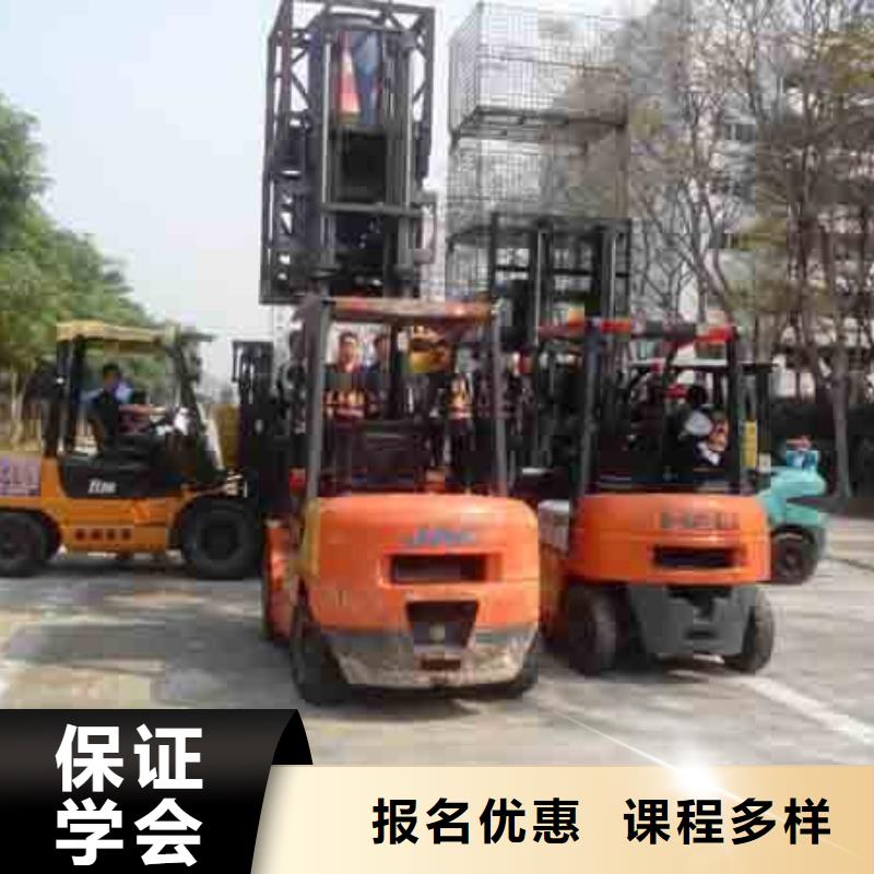 技工学校报名优惠 叉车培训课程-【保定虎振学校】实操培训师资力量强