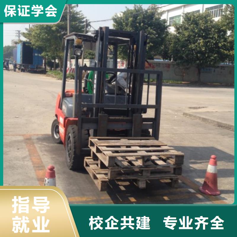 技工学校报名优惠 叉车培训课程-【保定虎振学校】实操培训师资力量强