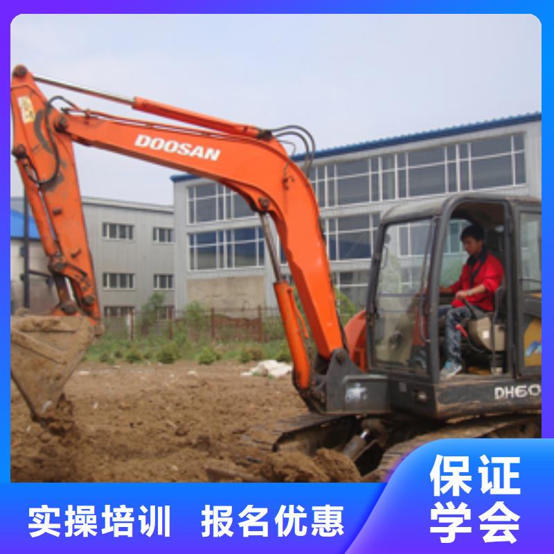 挖掘機(jī)駕駛學(xué)校招生消息