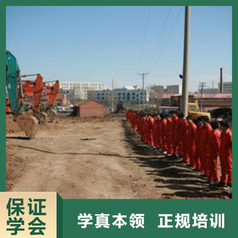 清苑裝載機學校學期學費初中畢業學什么技術好