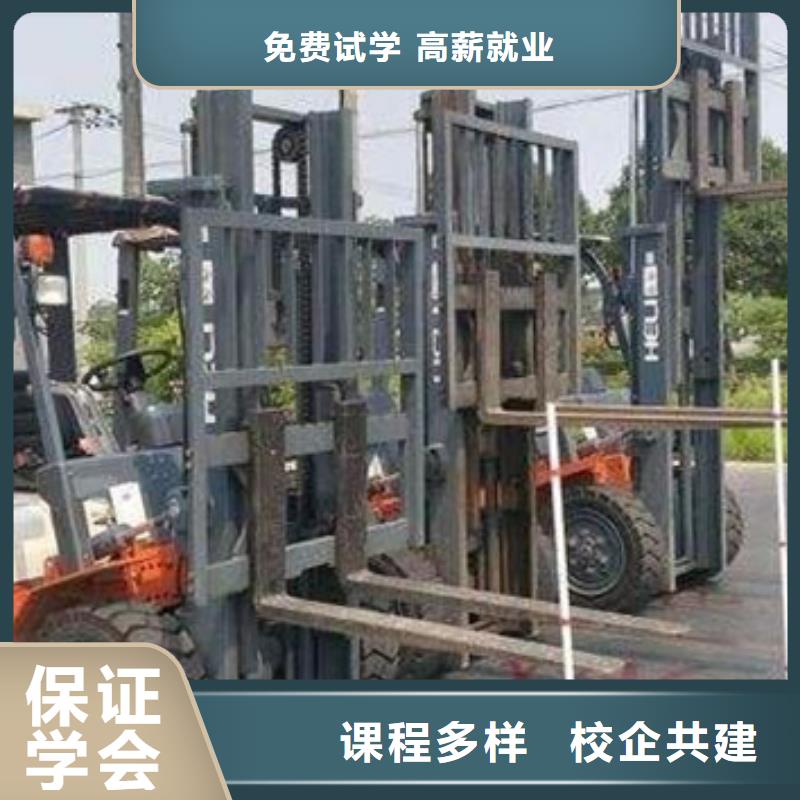 深澤哪個技校能學裝載機校企合作實戰教學