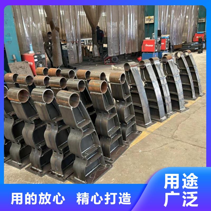 河邊城市天橋欄桿