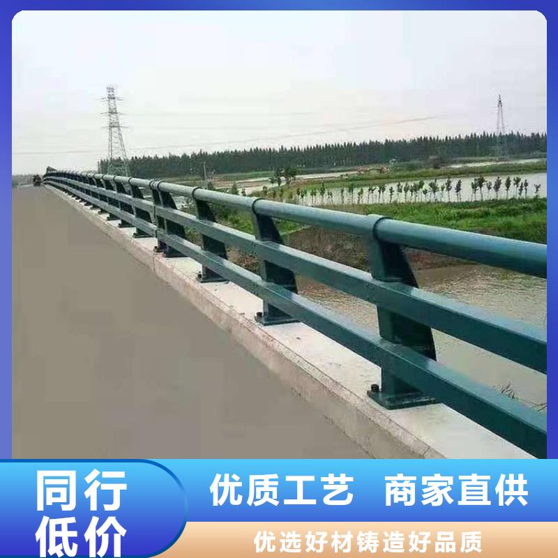 河邊城市天橋欄桿