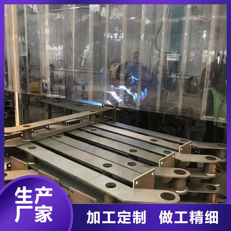 燈光護(hù)欄_道路護(hù)欄優(yōu)選好材鑄造好品質(zhì)