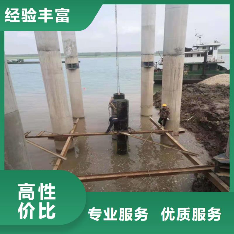 蛙人水下打捞