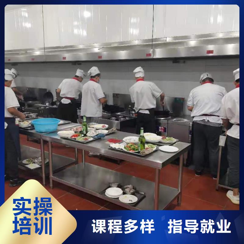 烹飪培訓學校學挖掘機鉤機學費多少錢報名優惠