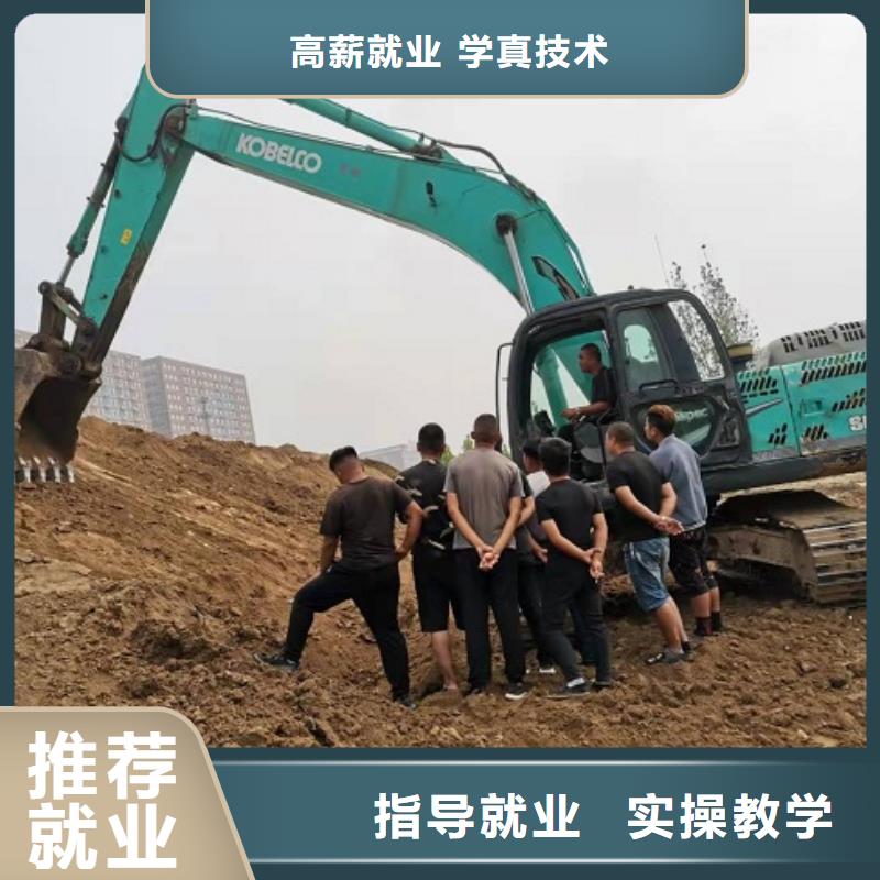 挖掘機學校計算機培訓實操教學