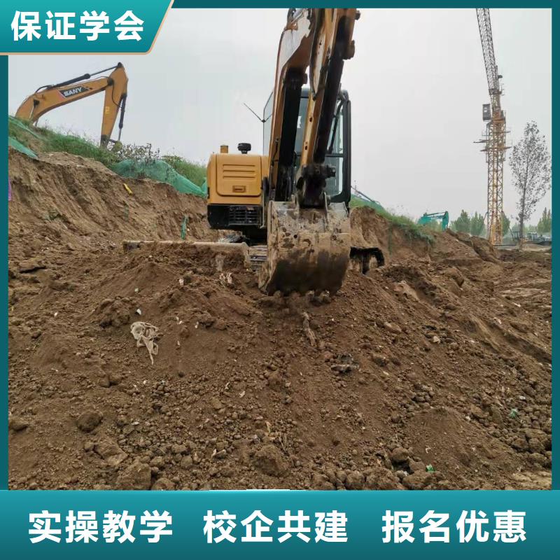 挖掘机技校【厨师技校排名】报名优惠
