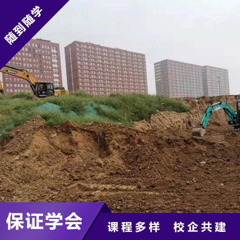 【钩机培训学校】哪个技校开设厨师烹饪专业学真本领