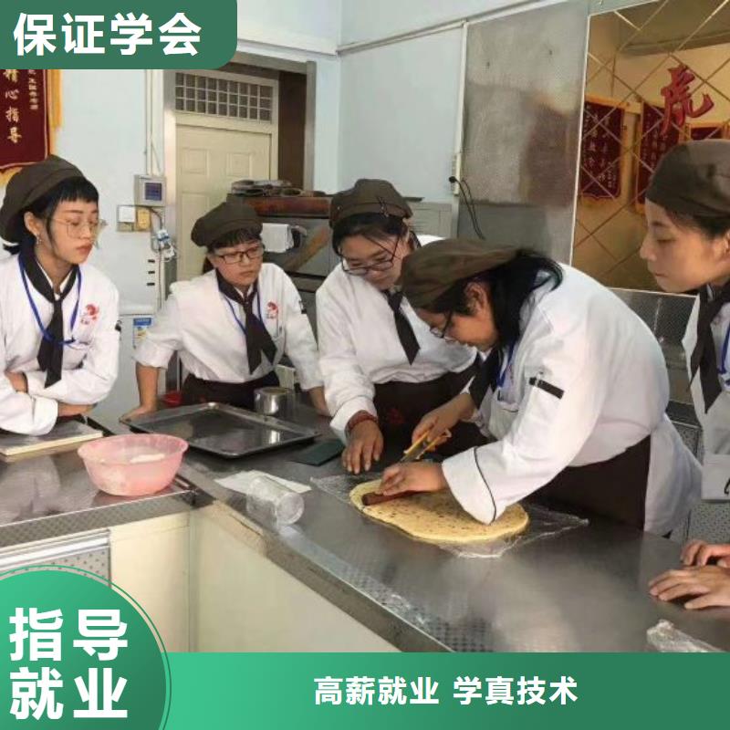 【面点小吃培训】哪里能学挖掘机就业不担心