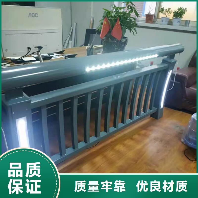 橋梁防撞護欄桿產品質量可靠,款式多樣