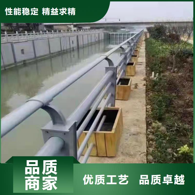 热镀锌喷塑防撞钢管护栏-薄利多销