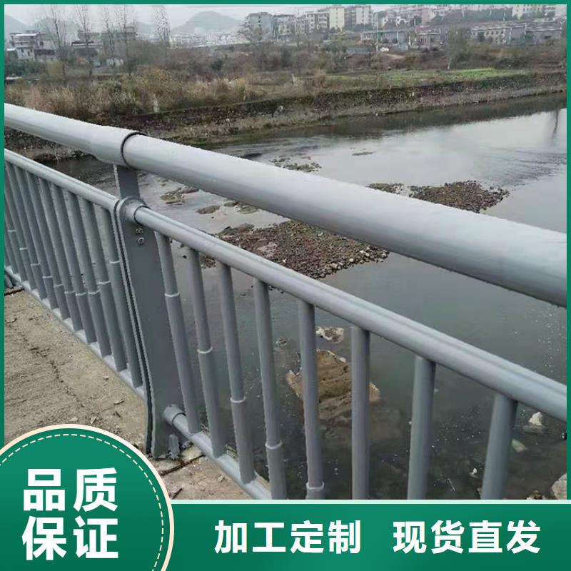 道路中间隔离防撞栏杆上门施工