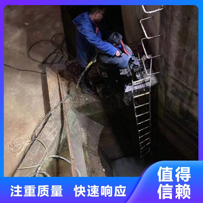 水上浮吊船水下管道电缆安装团队
